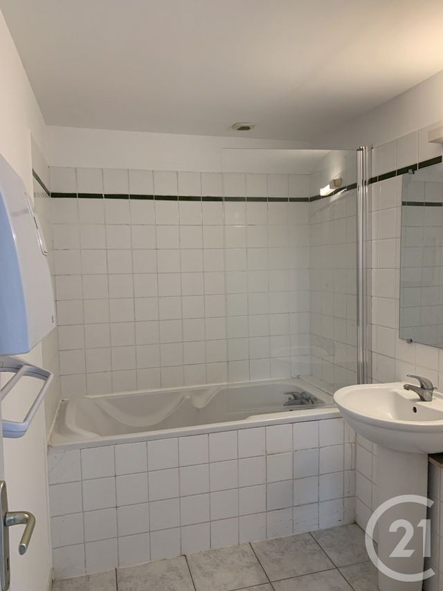 Appartement Loft &agrave; louer - 2 pi&egrave;ces - 65 m2 - Clermont L Herault - 34 - LANGUEDOC-ROUSSILLON
