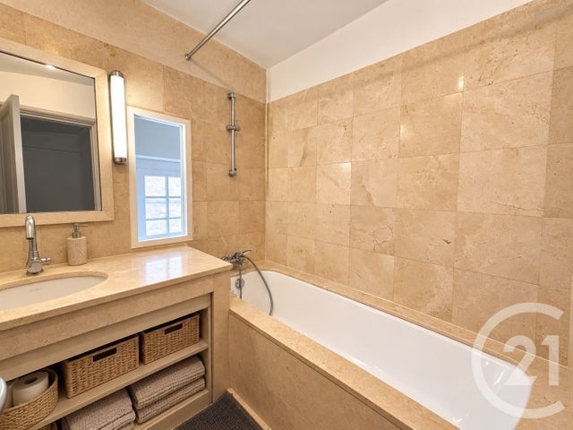 Appartement F4 &agrave; vendre - 4 pi&egrave;ces - 97,60 m2 - Fontainebleau - 77 - ILE-DE-FRANCE