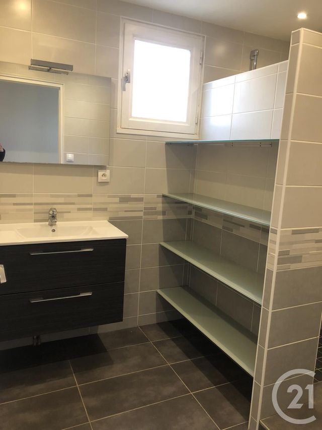 Maison &agrave; louer - 4 pi&egrave;ces - 82,29 m2 - St Hilaire Des Landes - 35 - BRETAGNE