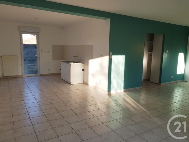 Maison &agrave; louer - 5 pi&egrave;ces - 113 m2 - Fougeres - 35 - BRETAGNE