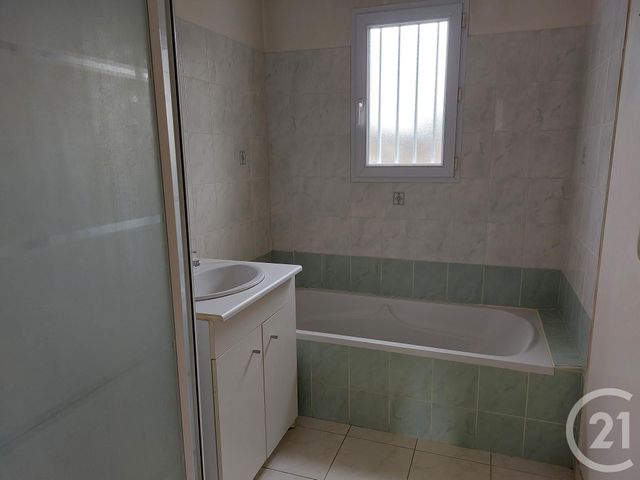 Maison &agrave; louer - 5 pi&egrave;ces - 113 m2 - Fougeres - 35 - BRETAGNE