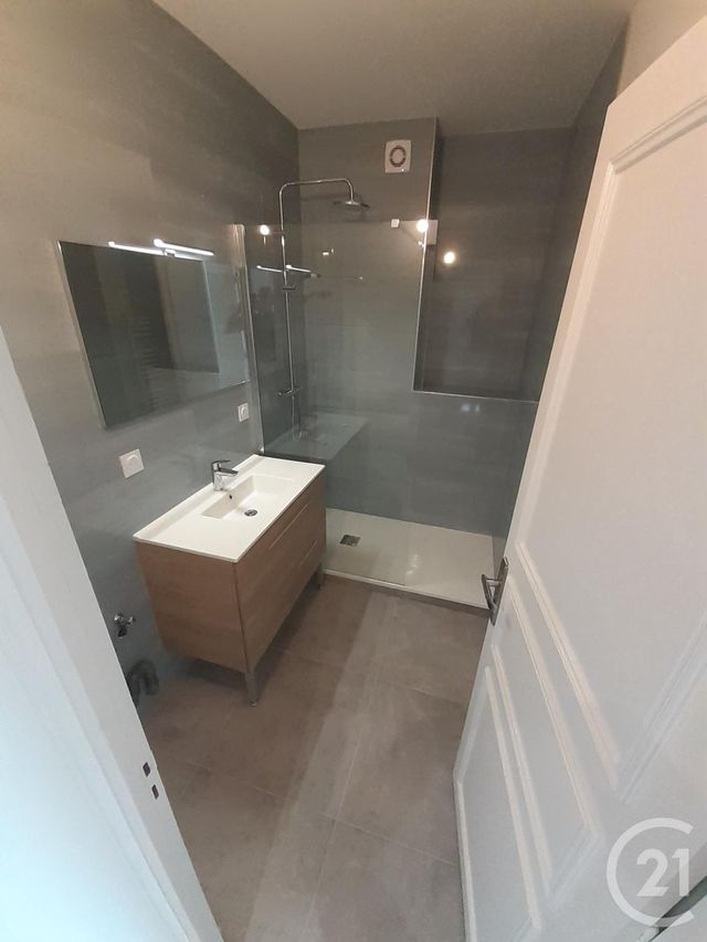 Appartement &agrave; louer - 4 pi&egrave;ces - 79 m2 - Fougeres - 35 - BRETAGNE