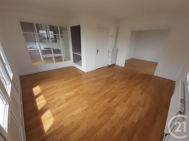 Appartement &agrave; louer - 4 pi&egrave;ces - 79 m2 - Fougeres - 35 - BRETAGNE
