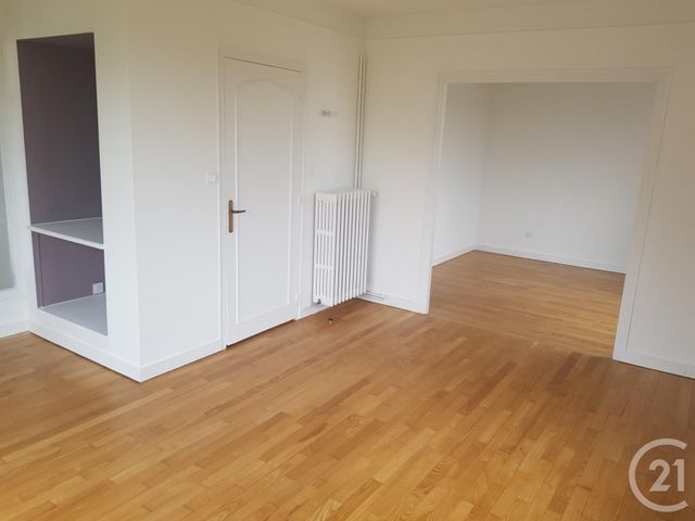 Appartement &agrave; louer - 4 pi&egrave;ces - 79 m2 - Fougeres - 35 - BRETAGNE