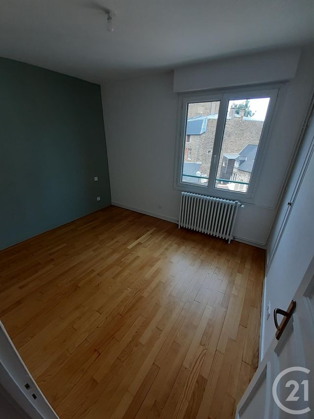 Appartement &agrave; louer - 4 pi&egrave;ces - 79 m2 - Fougeres - 35 - BRETAGNE