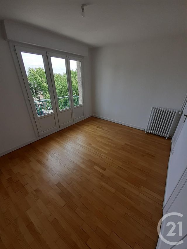 Appartement &agrave; louer - 4 pi&egrave;ces - 79 m2 - Fougeres - 35 - BRETAGNE