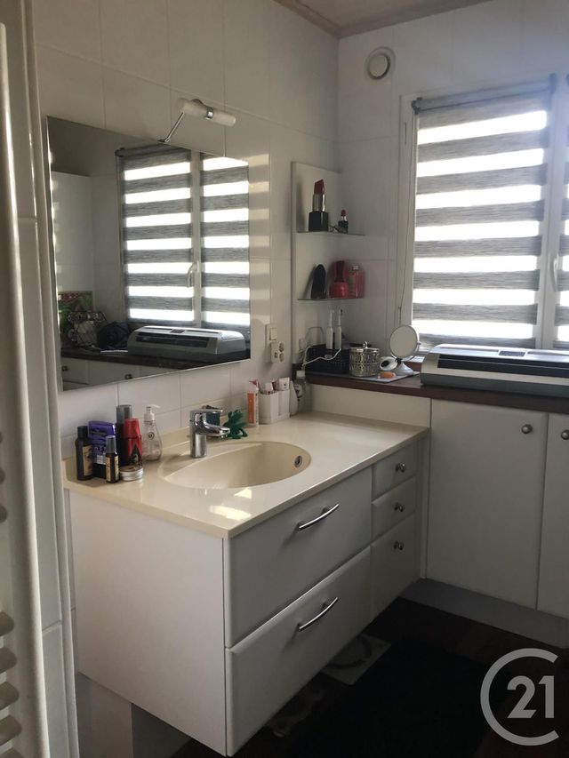 Maison &agrave; louer - 4 pi&egrave;ces - 137,50 m2 - Maen Roch - 35 - BRETAGNE