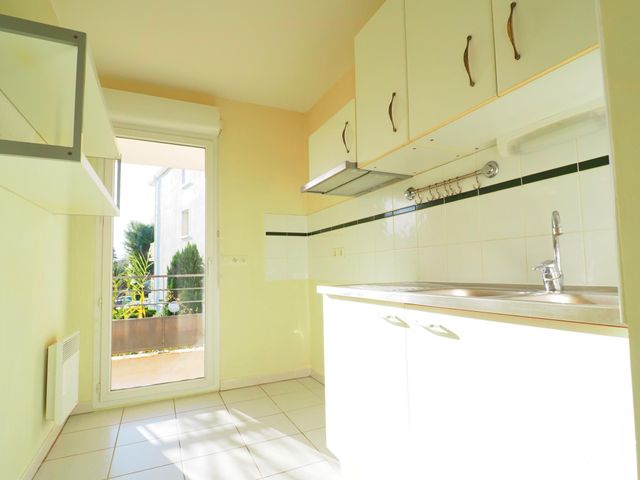 Appartement F3 &agrave; louer - 3 pi&egrave;ces - 63,25 m2 - Lunel - 34 - LANGUEDOC-ROUSSILLON