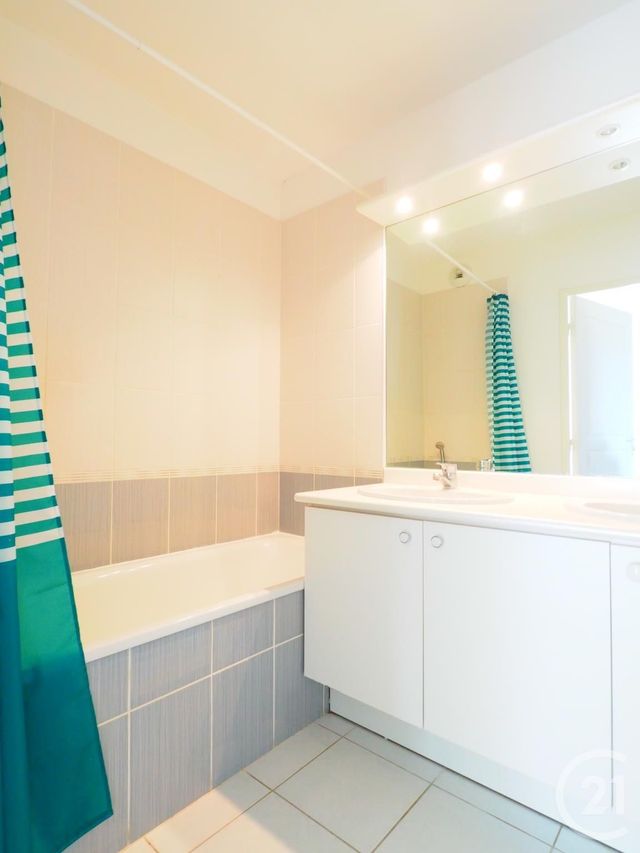 Appartement F3 &agrave; louer - 3 pi&egrave;ces - 63,25 m2 - Lunel - 34 - LANGUEDOC-ROUSSILLON