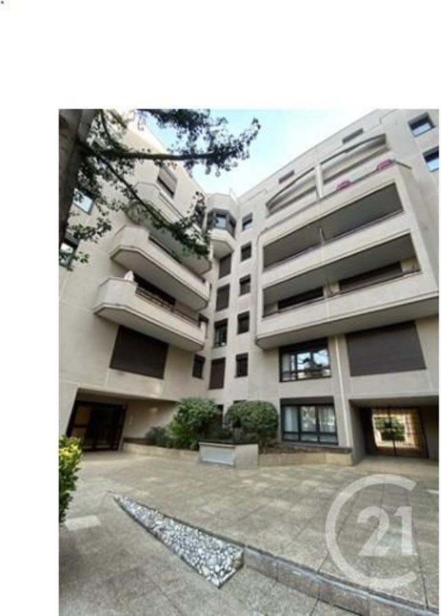 Appartement F2 à louer - 2 pièces - 55,93 m2 - LE KREMLIN BICETRE - 94 - ILE-DE-FRANCE