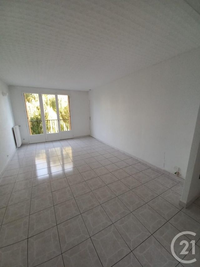 Appartement &agrave; louer - 3 pi&egrave;ces - 56,40 m2 - Villeparisis - 77 - ILE-DE-FRANCE