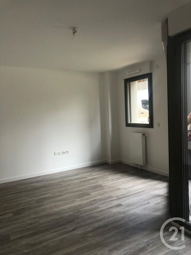 Appartement F1 &agrave; louer - 1 pi&egrave;ce - 28 m2 - Noisy Le Grand - 93 - ILE-DE-FRANCE