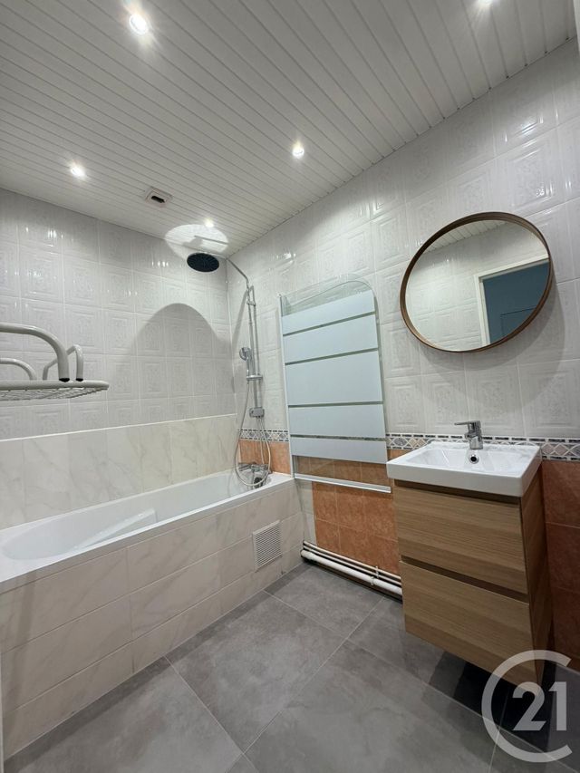 Appartement F4 &agrave; louer - 4 pi&egrave;ces - 82,58 m2 - St Denis - 93 - ILE-DE-FRANCE