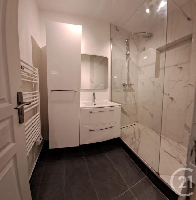 Appartement F2 &agrave; louer - 2 pi&egrave;ces - 41 m2 - Paris - 75018 - ILE-DE-FRANCE