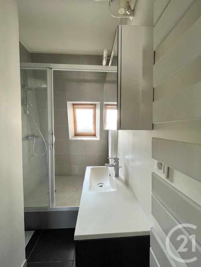 Appartement F2 &agrave; louer - 2 pi&egrave;ces - 37 m2 - Paris - 75018 - ILE-DE-FRANCE