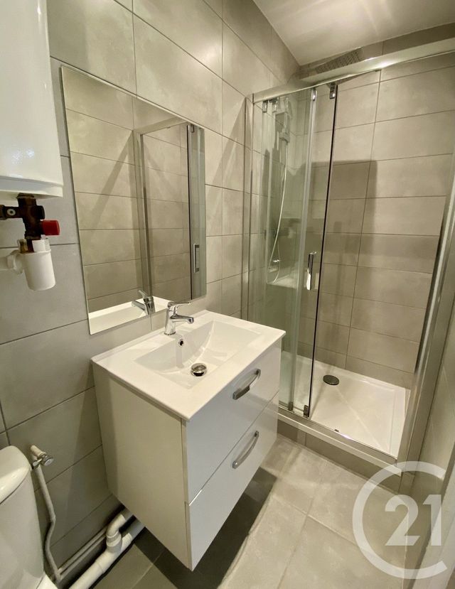 Appartement F2 &agrave; louer - 2 pi&egrave;ces - 34 m2 - Paris - 75018 - ILE-DE-FRANCE