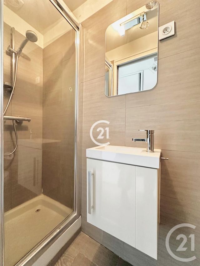Appartement F2 &agrave; louer - 2 pi&egrave;ces - 19 m2 - Paris - 75018 - ILE-DE-FRANCE