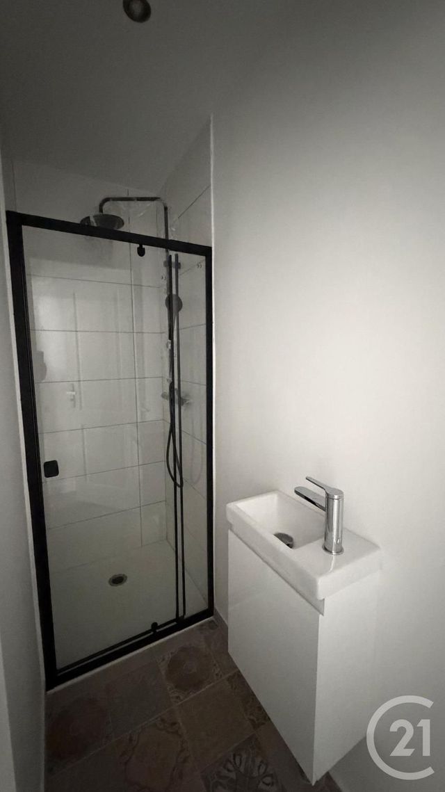 Appartement &agrave; louer - 4 pi&egrave;ces - 59 m2 - Paris - 75018 - ILE-DE-FRANCE