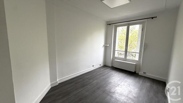 Appartement &agrave; louer - 4 pi&egrave;ces - 59 m2 - Paris - 75018 - ILE-DE-FRANCE
