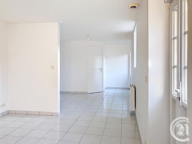 Appartement F1 &agrave; louer - 1 pi&egrave;ce - 30,13 m2 - Dinan - 22 - BRETAGNE