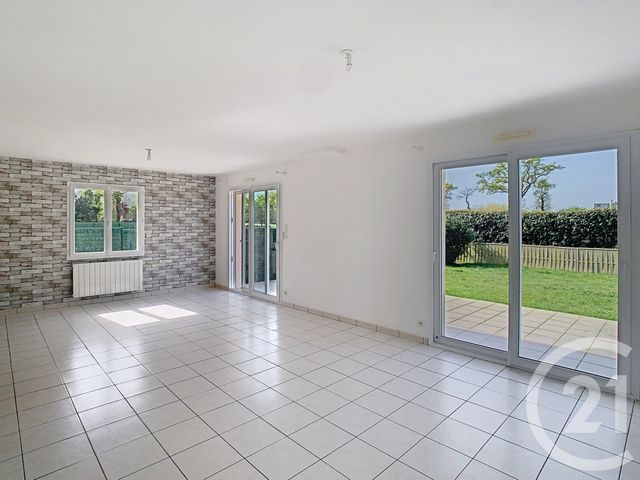 Maison &agrave; louer - 4 pi&egrave;ces - 109 m2 - Quevert - 22 - BRETAGNE