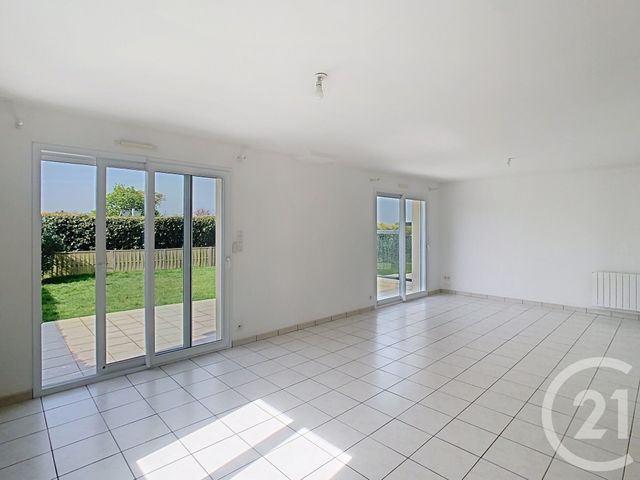Maison &agrave; louer - 4 pi&egrave;ces - 109 m2 - Quevert - 22 - BRETAGNE