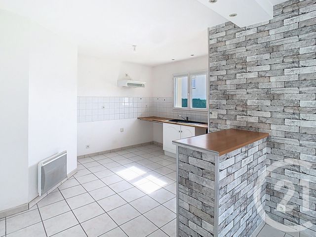 Maison &agrave; louer - 4 pi&egrave;ces - 109 m2 - Quevert - 22 - BRETAGNE