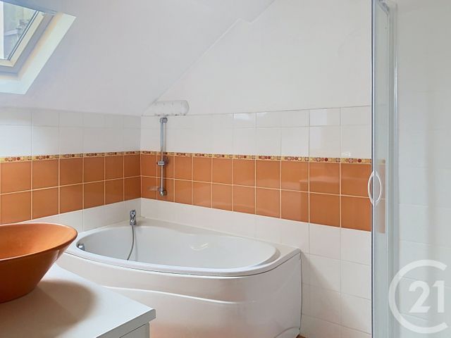 Appartement &agrave; louer - 3 pi&egrave;ces - 75,07 m2 - Dinan - 22 - BRETAGNE