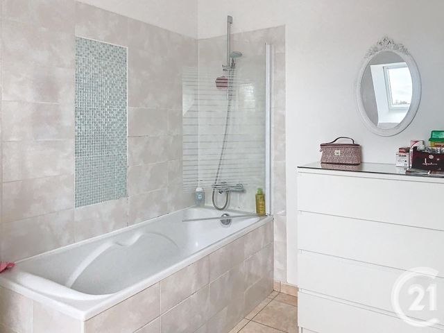 Maison &agrave; louer - 5 pi&egrave;ces - 135 m2 - Plumaudan - 22 - BRETAGNE