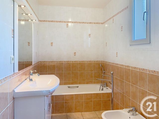 Maison &agrave; louer - 4 pi&egrave;ces - 106 m2 - Plumaudan - 22 - BRETAGNE