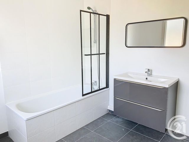 Maison &agrave; louer - 5 pi&egrave;ces - 107,90 m2 - Quevert - 22 - BRETAGNE