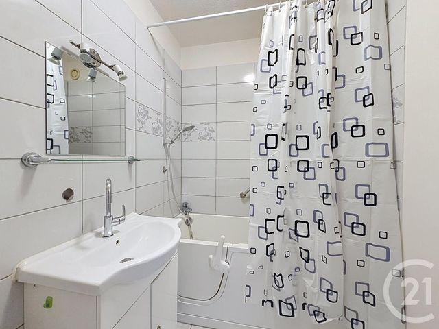 Appartement T3 &agrave; louer - 3 pi&egrave;ces - 60,22 m2 - Dinan - 22 - BRETAGNE