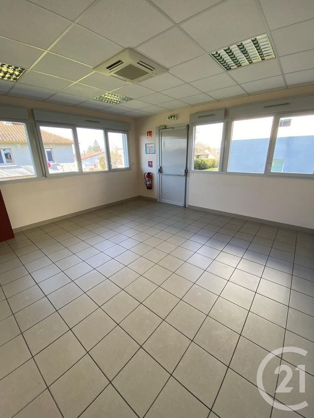 Bureaux à louer - 250.0 m2 - 25 - Doubs