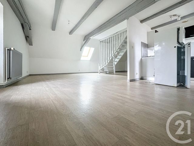Appartement F5 &agrave; louer - 5 pi&egrave;ces - 65,11 m2 - Delle - 90 - FRANCHE-COMTE