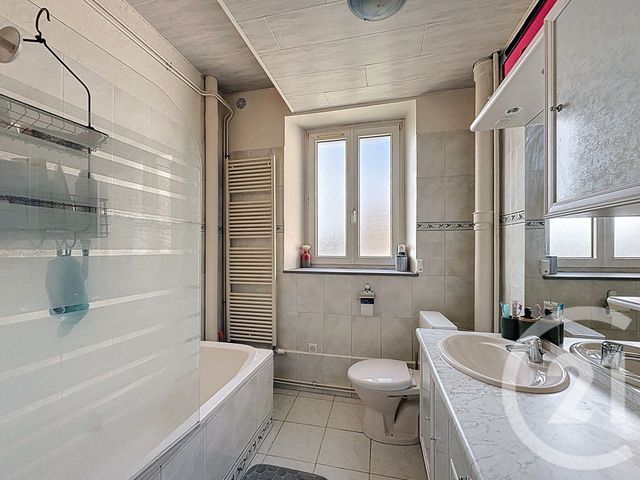 Appartement F4 &agrave; louer - 4 pi&egrave;ces - 85,20 m2 - Delle - 90 - FRANCHE-COMTE