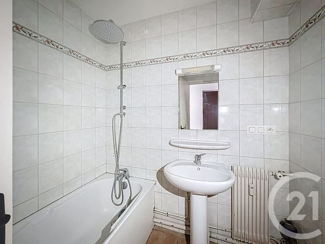 Appartement F4 &agrave; louer - 4 pi&egrave;ces - 73,01 m2 - Sochaux - 25 - FRANCHE-COMTE