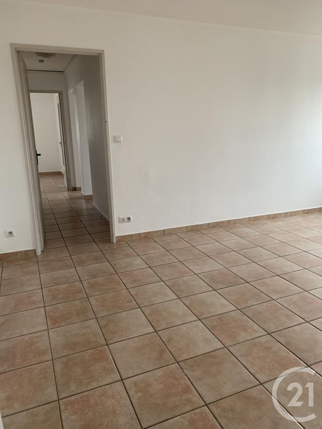 Appartement F4 &agrave; louer - 4 pi&egrave;ces - 73,01 m2 - Sochaux - 25 - FRANCHE-COMTE