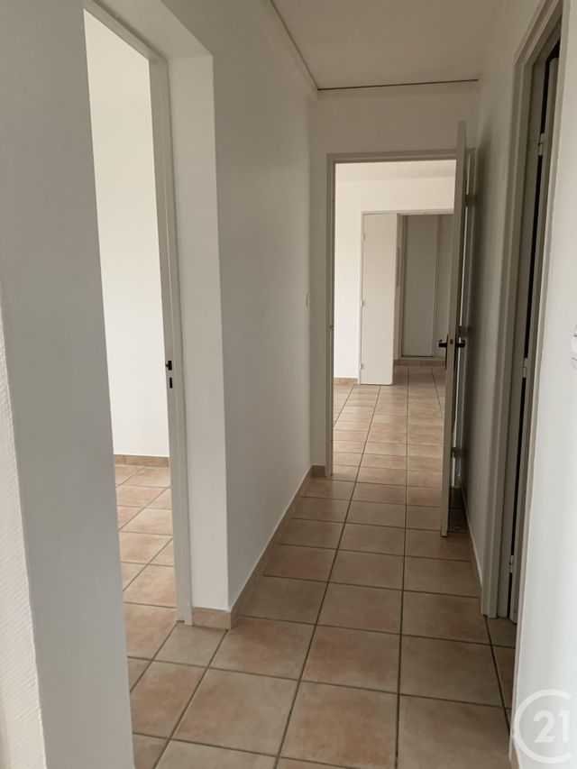 Appartement F4 &agrave; louer - 4 pi&egrave;ces - 73,01 m2 - Sochaux - 25 - FRANCHE-COMTE