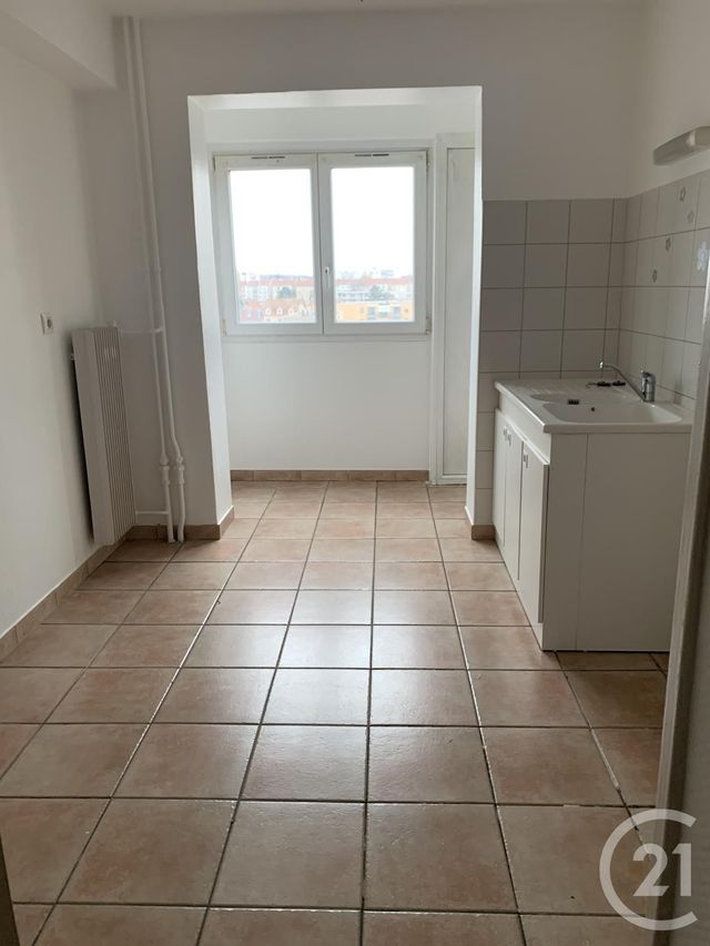 Appartement F4 &agrave; louer - 4 pi&egrave;ces - 73,01 m2 - Sochaux - 25 - FRANCHE-COMTE