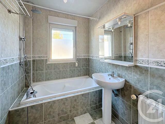 Appartement F5 &agrave; louer - 5 pi&egrave;ces - 88,25 m2 - Audincourt - 25 - FRANCHE-COMTE