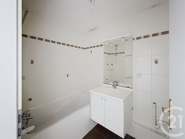 Appartement F3 &agrave; louer - 3 pi&egrave;ces - 65 m2 - Montbeliard - 25 - FRANCHE-COMTE