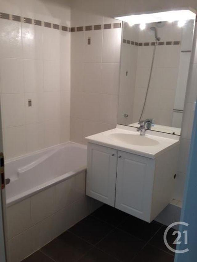 Appartement F3 &agrave; louer - 3 pi&egrave;ces - 65 m2 - Montbeliard - 25 - FRANCHE-COMTE