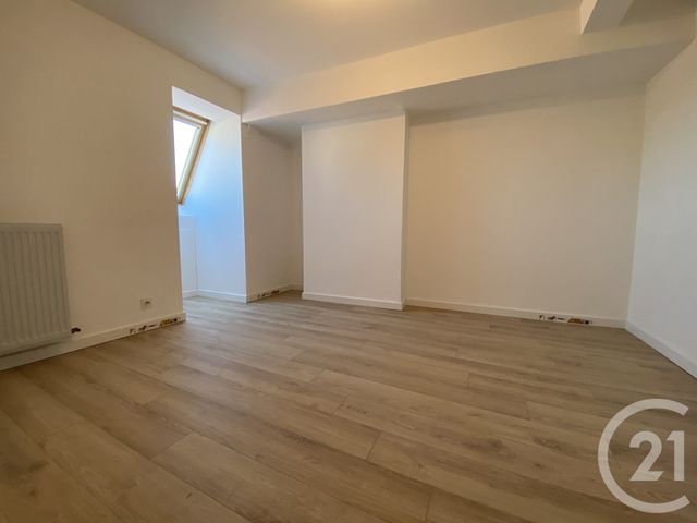 Appartement &agrave; louer - 3 pi&egrave;ces - 75 m2 - Delle - 90 - FRANCHE-COMTE