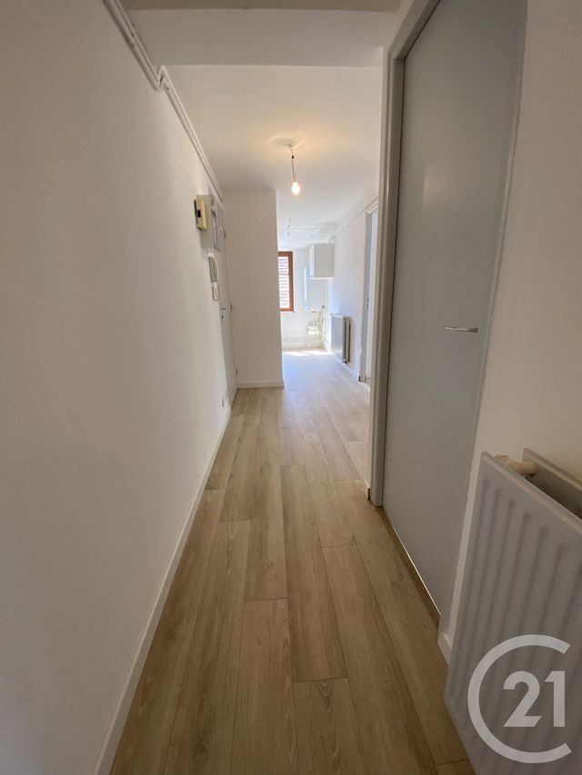 Appartement &agrave; louer - 3 pi&egrave;ces - 75 m2 - Delle - 90 - FRANCHE-COMTE