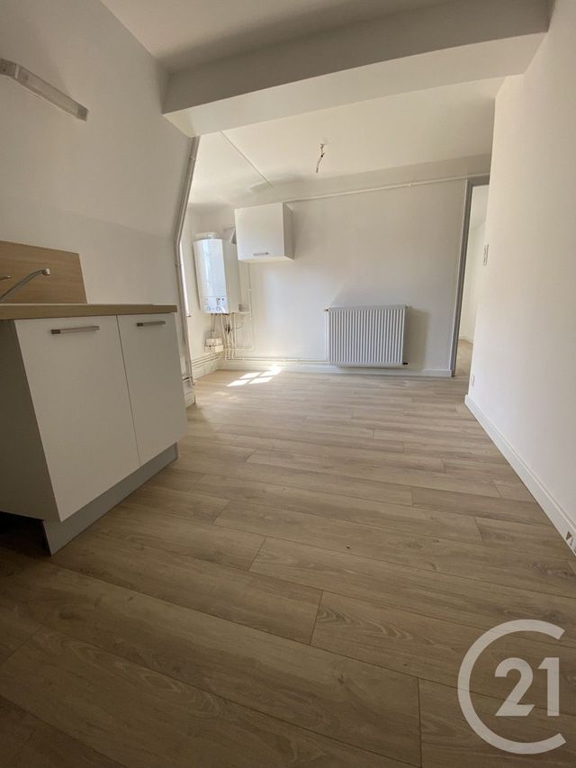Appartement &agrave; louer - 3 pi&egrave;ces - 75 m2 - Delle - 90 - FRANCHE-COMTE