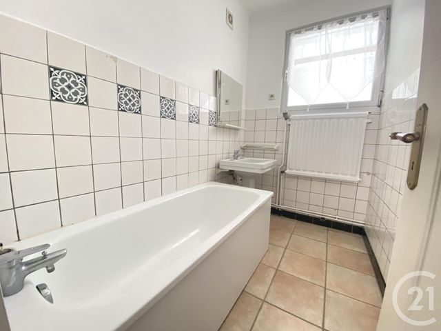 Appartement F5 &agrave; louer - 5 pi&egrave;ces - 105,22 m2 - Sochaux - 25 - FRANCHE-COMTE