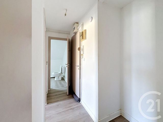 Appartement T1 &agrave; louer - 1 pi&egrave;ce - 30 m2 - Seloncourt - 25 - FRANCHE-COMTE
