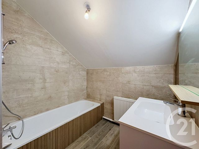 Appartement F5 &agrave; louer - 5 pi&egrave;ces - 93,30 m2 - Etupes - 25 - FRANCHE-COMTE