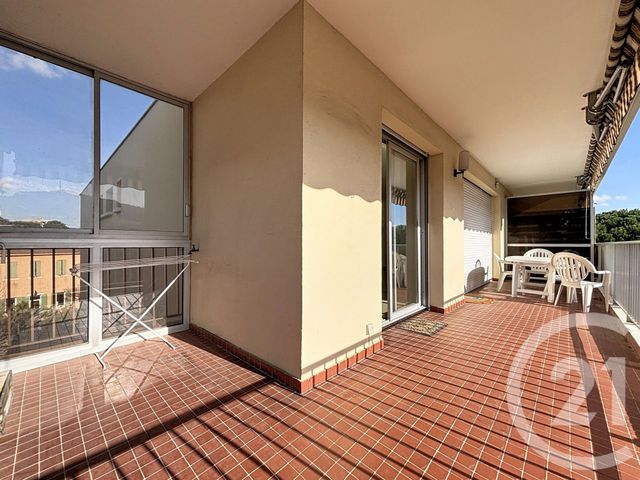 Appartement T4 &agrave; louer - 4 pi&egrave;ces - 92,36 m2 - Marseille - 13008 - PROVENCE-ALPES-COTE-D-AZUR