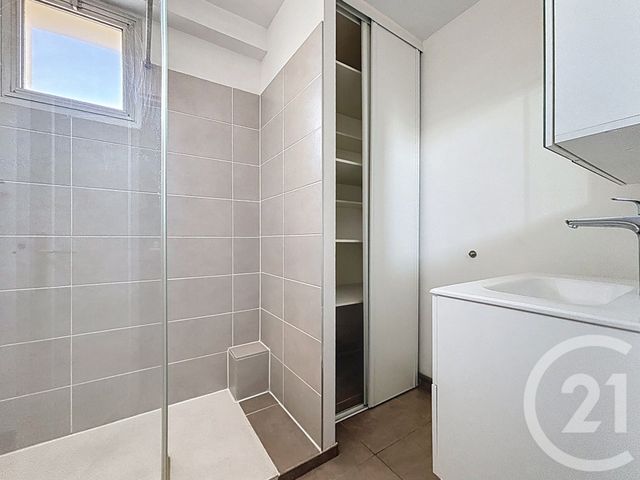 Appartement T4 &agrave; louer - 4 pi&egrave;ces - 92,36 m2 - Marseille - 13008 - PROVENCE-ALPES-COTE-D-AZUR